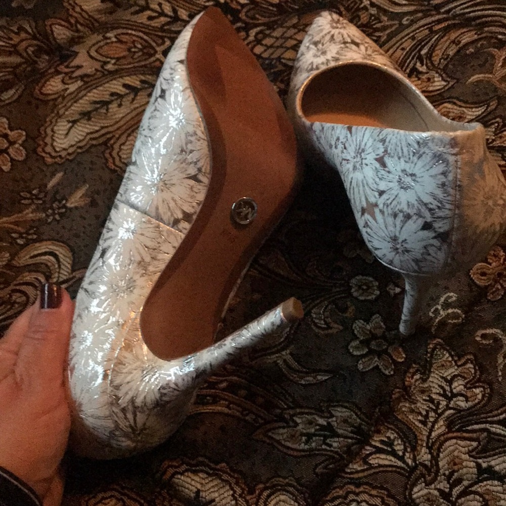 heels - Picture 2 of 3